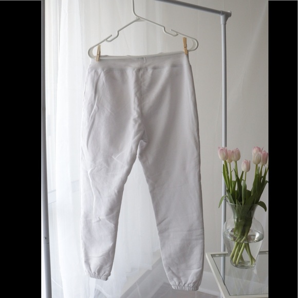 COPY - WHITE GAP SWEATPANTS ☁️ - Picture 3 of 3